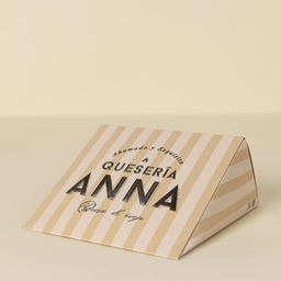 [9QOAA2E] Cuña Queso 100% Oveja Leche Cruda Ahumado 225 g aprox. QUESERÍA DE ANNA Estuchado